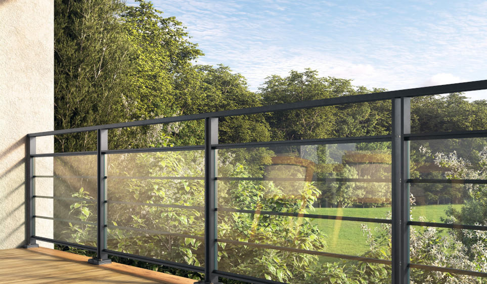 garde-corps-lisse-aluminium-verre